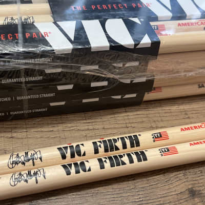 Vic Firth 5A American Classic Hickory 12 pairs with Imprint - Natural image 2