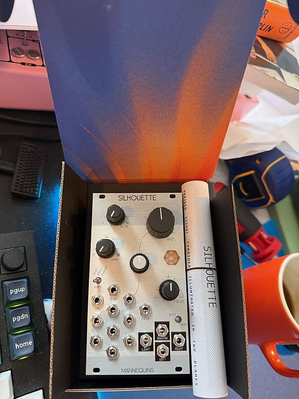 モジュラーシンセ Mannequins Silhouette リバーブ　VCA Mannequins SILHOUETTE - Eurorack Module on ModularGrid