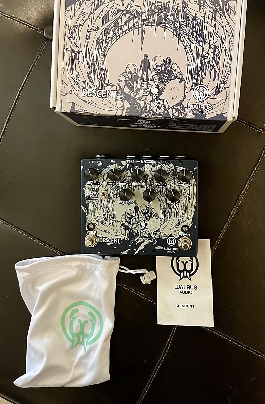 Walrus Audio Descent Reverb / Octave Machine Pedal Reverb