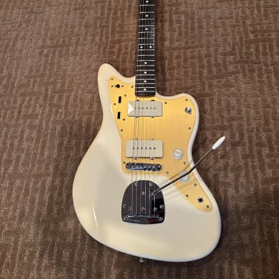 お得】 エレキギター J Mascis Jazzmaster Squier by Fender エレキ