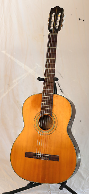Exquisite 1962 Sada Yairi Classical Guitar with Original Case
