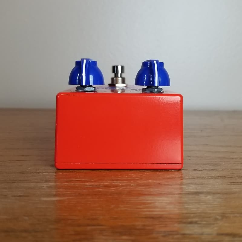 R Weaver FX Face of Spades Fuzz Pedal with BC108C Silicone