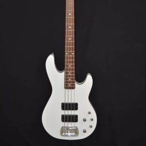 G&L Tribute Series M-2000 Bass Gloss White w/ Rosewood Fretboard