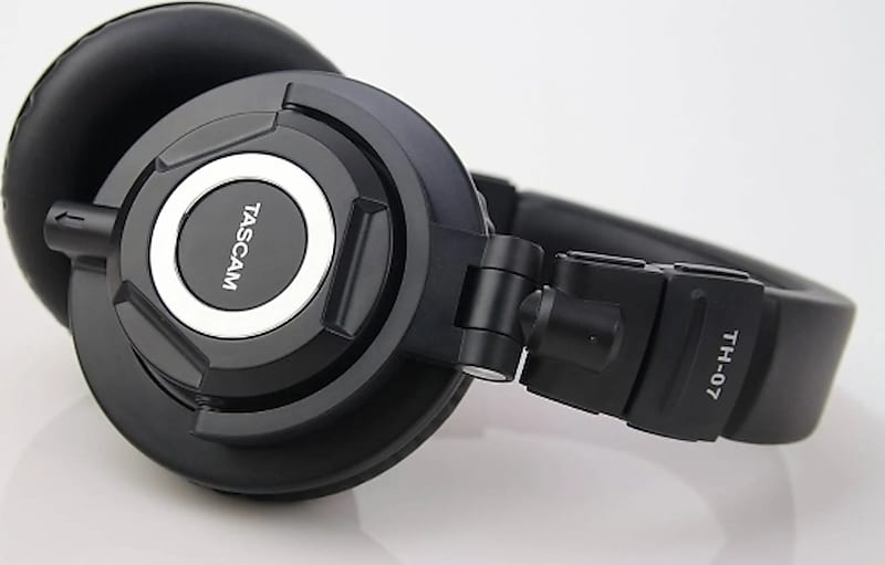 TH-07 - High Definition Monitor Headphones  			