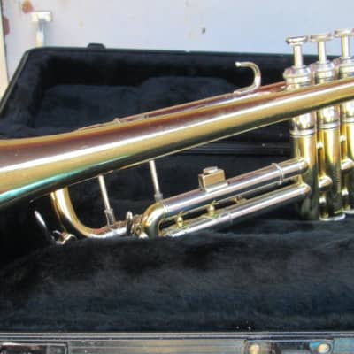 Bach TR500 Student Model Bb Trumpet 2010s Clear-Lacquered Brass image 3