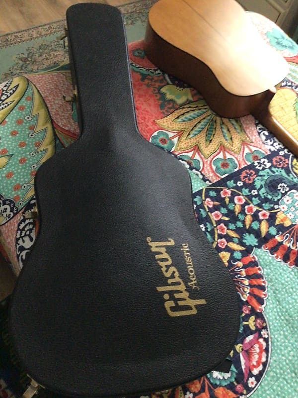 Gibson Case for acoustic guitar 2000s ? Black Reverb