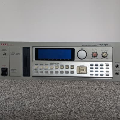 Akai S3200XL MIDI Stereo Digital Sampler 1996 - White