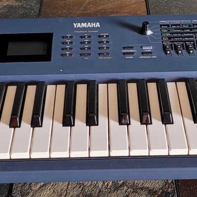 Yamaha AN1x Virtual Analog Synthesizer 1997 - Blue