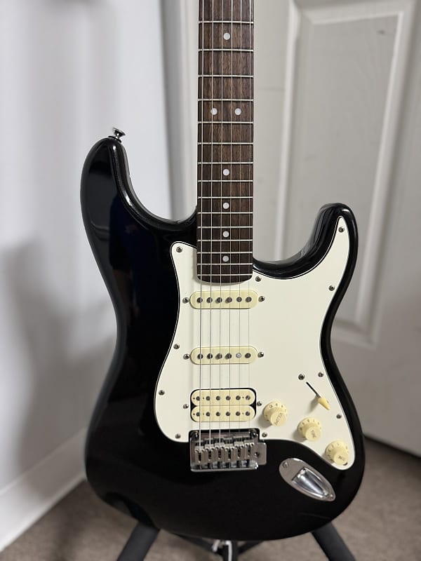 Fender Squier Standard Stratocaster, Black Metallic