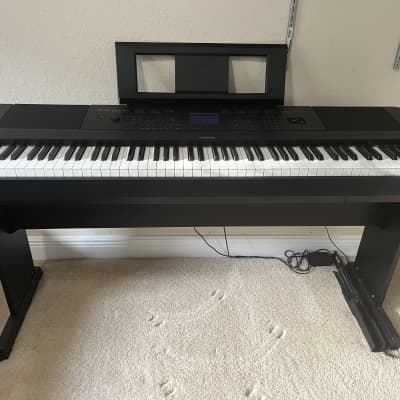 Yamaha DGX-660 88-Key Arranger Piano with Stand