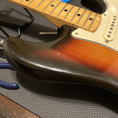 1973 Fender Stratocaster Hardtail Featherweight with 3-Bolt Neck, Maple Fretboard 1971 - 1977 - Sunburst image 4