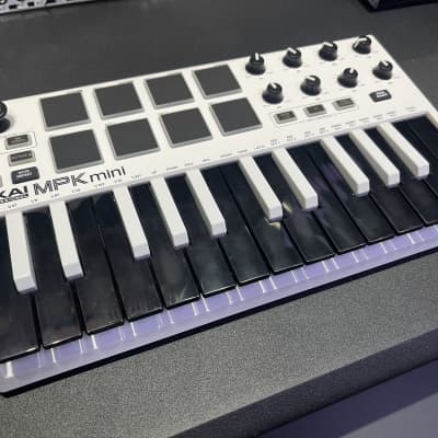 Akai MPK Mini 25-Key MIDI Controller 2012 - 2014 - Black
