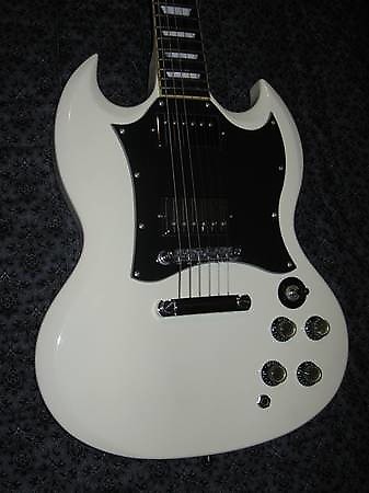 White MIJ Photogenic SG with Gibson deluxe tuners and open