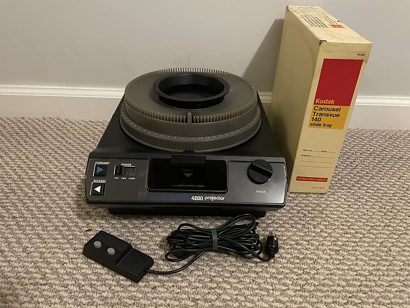 Kodak Carousel 4200 Projector w/ Transvue 140 Slide Tray and Reverb