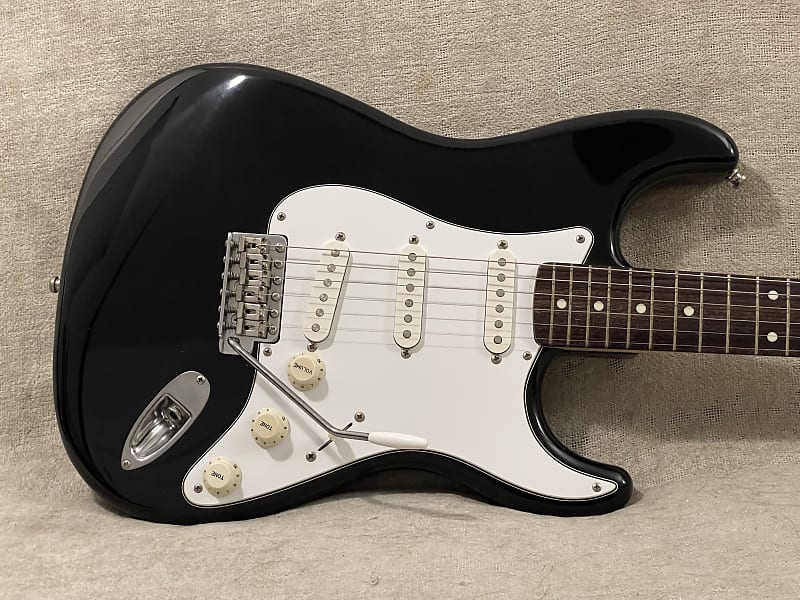 M0259 SQUIER by FENDER STANDARD STRATOCA-