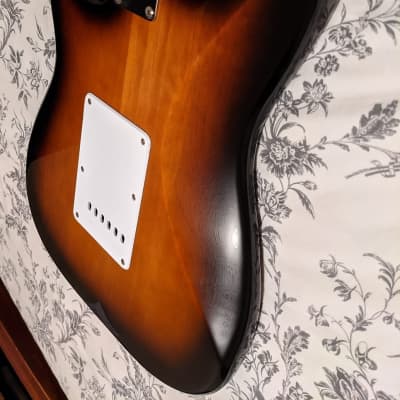 Squier Classic Vibe Stratocaster '50s Loaded Body, 2-Tone Sunburst image 8