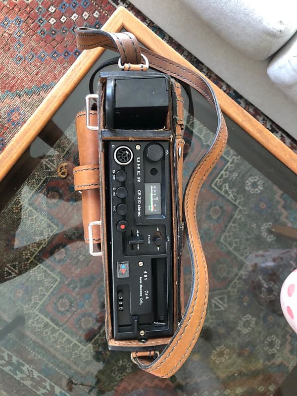 UHER CR 210 stereo カセットプレーヤー UHER CR 210 STEREO CASSETTE RECORDER WITH LEATHER CASE SPARE