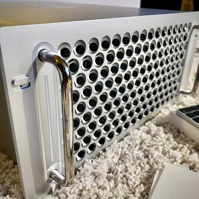 Apple Mac Pro Rack 2020, 64G, 16TB Internal SSD, Rack Rails