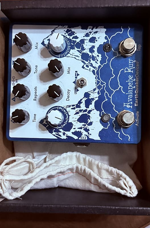 EarthQuaker Devices Avalanche Run Stereo Reverb & Delay with Tap Tempo V2