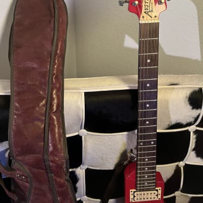 Austin Hatchet  travel guitar  1981  - Red image 4