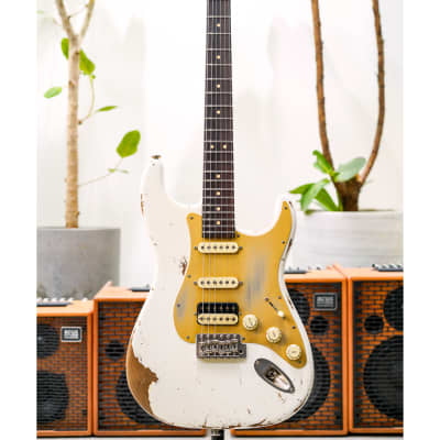 Luxxtone Choppa S Heavy Aging HSS-Olympic White w/Gold Anodized Pickguard & Roasted Flame Maple Neck image 2