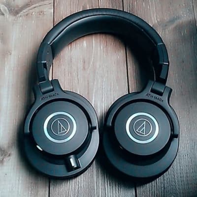 Audio-Technica ATH-M40x Closed-Back Professional Studio Monitor Headphones Black image 2