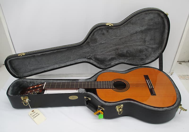 Aria AC25 Concert Classical Acoustic Guitar W/ TKL Case