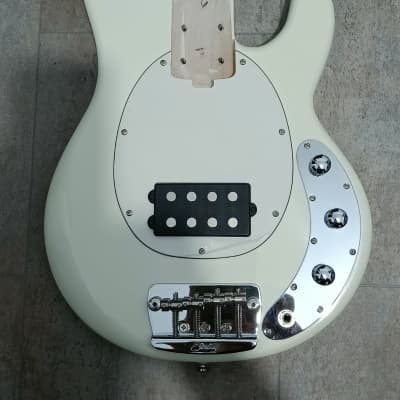 Sterling StingRay Short Scale Bass 