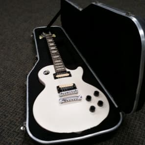 Gibson Les Paul LPJ ホワイト 2013年製 Gibson Les Paul LPJ Left Hand - Rubbed White Satin | Sweetwater