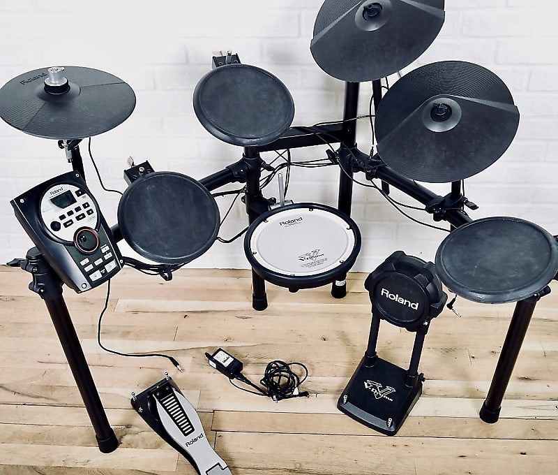 Roland TD-11 Electronic Drum Set, Upgraded Master Combo, V-Drums Kit, Mesh  Snare