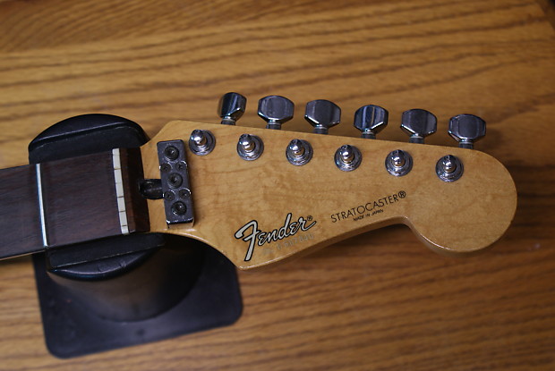 人気の FENDER MIJ ROSEWOOD/MAPLE SERIES E 80's MID STRATOCASTER ギター