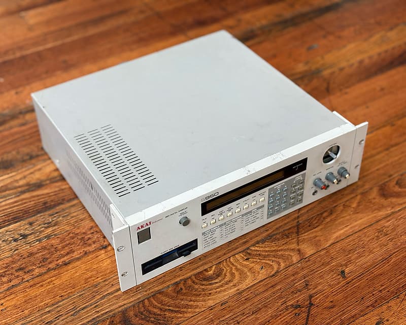 AKAI S950 Digital Sampler | Reverb