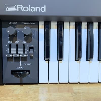 Roland Juno 106s 61-Key Programmable Polyphonic Synthesizer | Reverb