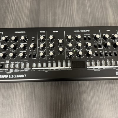 Behringer Model D or Roland SE-02 - Gearspace