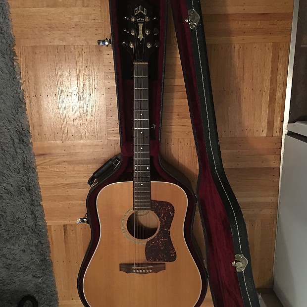 Guild d30 sales acoustic guitar