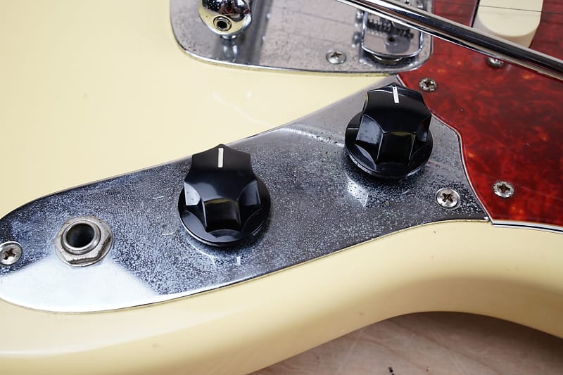 Fender MG-69 Mustang Reissue CIJ 1997 Yellow White Crafted