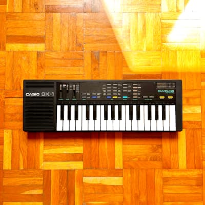 Casio SK-1 (Japan, 1985) Vintage Portable Sampling Keyboard Lofi Polyphonic 8bit Sampler & Synth!