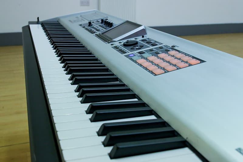 Roland Fantom-X8 Fully Weighted 88-Key Workstation Keyboard