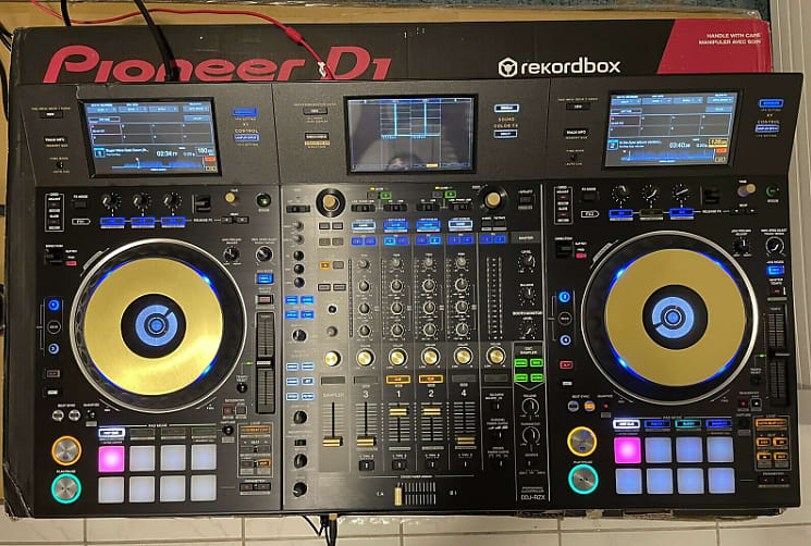 A*o様 DJ 機材　Pioneer DDJ-RZX rekordbox video」初の専用DJコントローラー 「DDJ-RZX」を7月