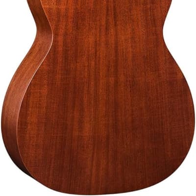 Martin Guitar 000-15M with Gig Bag, Acoustic Guitar for the Working Musician, Mahogany Construction, Satin Finish, 000-14 Fret, and Low Oval Neck Shape image 4