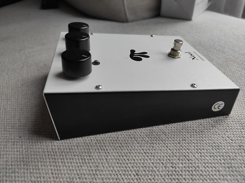 Noel Pi Blanc Fuzz — Boutique Tweaked Big Muff from Japan