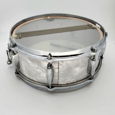 Used Vintage Gretsch Round Badge '60s Snare Drum 14x5.5 White Marine Pearl image 4