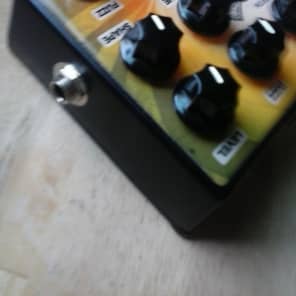 DVK Goldtop Fuzz and Vibe Guitar Effects Pedal | Musician's