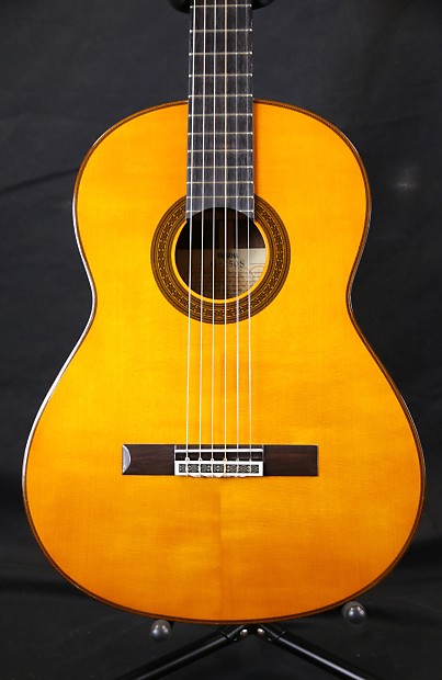 Yamaha g250s hotsell classical guitar