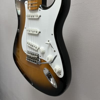 Fender Stratocaster ST-57 Reissue 1994 - 2 Tone Sunburst image 4