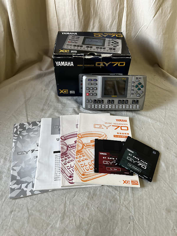 YAMAHA QY70 Music Sequencer XG new internal battery!! w/ box