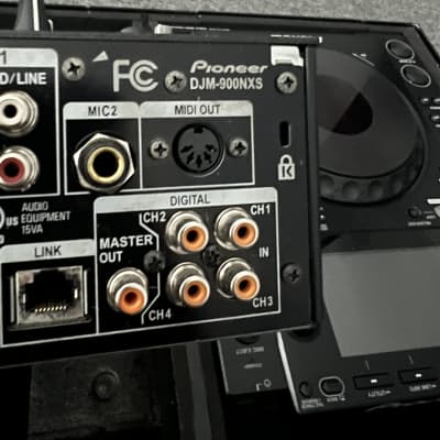 Pioneer Cdj-900nxs and DJM-900nxs mixer image 9