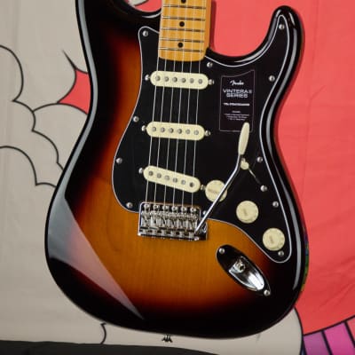 Fender VINTERA® II '70S STRATOCASTER®Maple Fingerboard, 3-Color Sunburst image 4