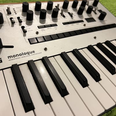 Korg Monologue Monophonic Analog Synthesizer 2016 - Present - Silver image 1