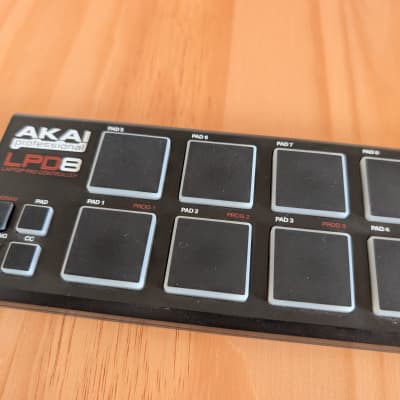 Akai LPD8 MIDI Controller image 2